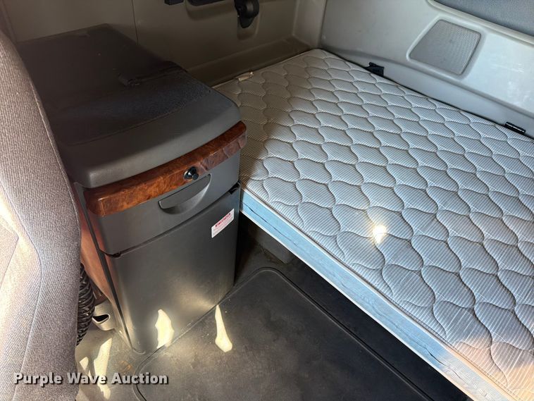 image for item ED5093 2018 International LT625 semi truck