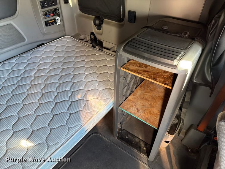 image for item ED5093 2018 International LT625 semi truck