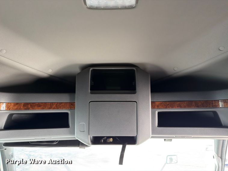 image for item ED5093 2018 International LT625 semi truck