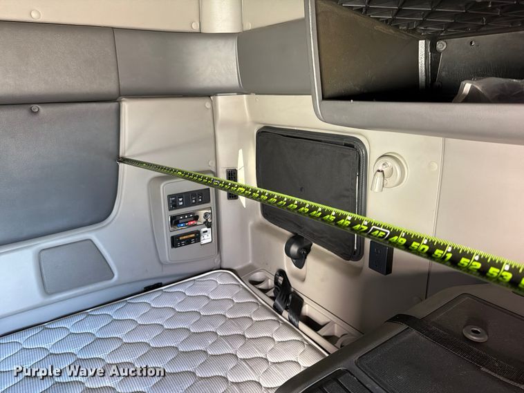 image for item ED5093 2018 International LT625 semi truck