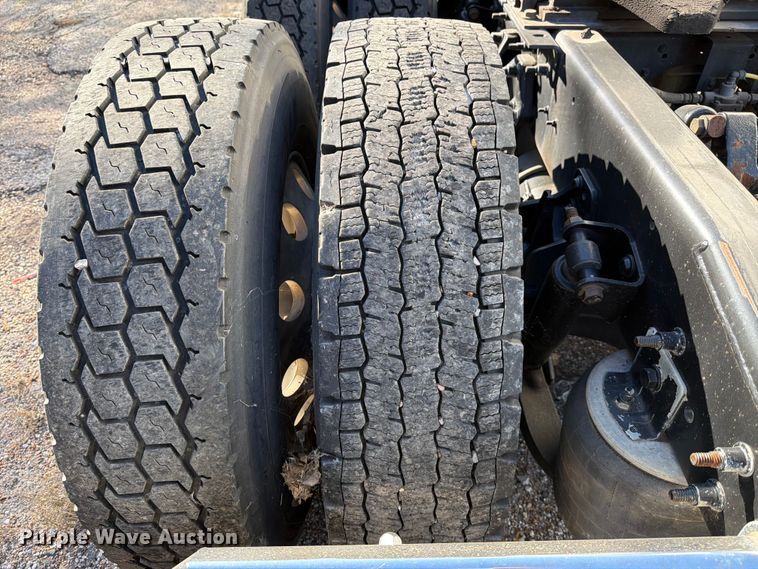 image for item ED5093 2018 International LT625 semi truck