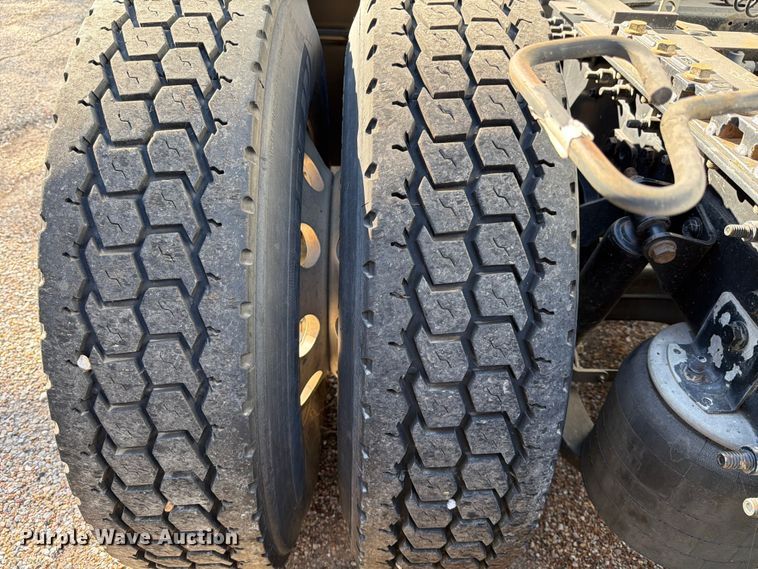 image for item ED5093 2018 International LT625 semi truck