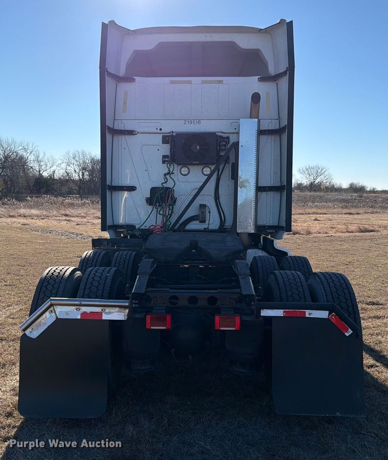 image for item ED5094 2019 International LT625 semi truck