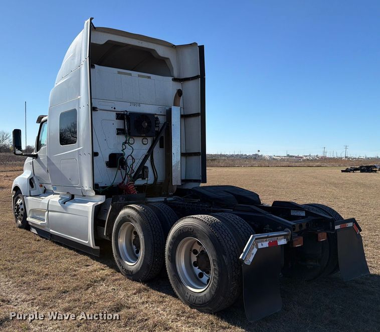 image for item ED5094 2019 International LT625 semi truck
