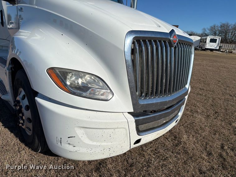 image for item ED5094 2019 International LT625 semi truck