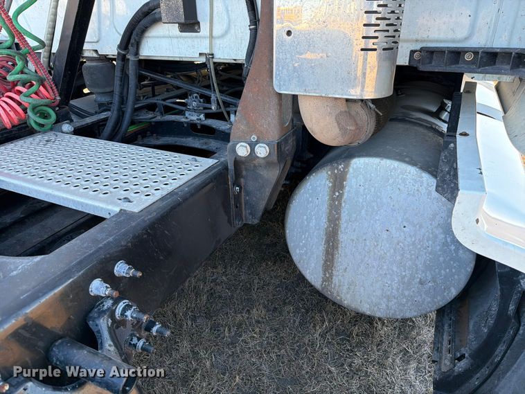 image for item ED5094 2019 International LT625 semi truck