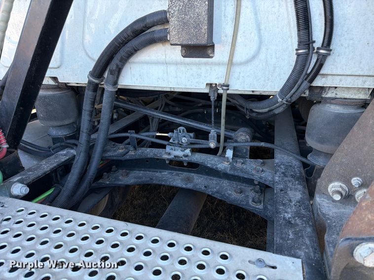 image for item ED5094 2019 International LT625 semi truck