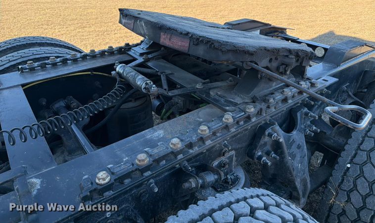 image for item ED5094 2019 International LT625 semi truck