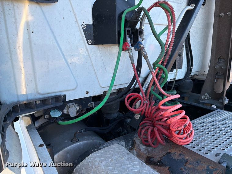 image for item ED5094 2019 International LT625 semi truck