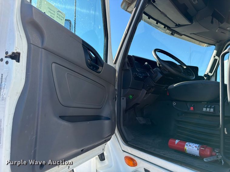 image for item ED5094 2019 International LT625 semi truck