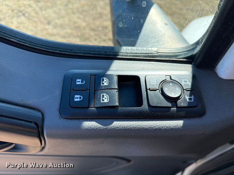 image for item ED5094 2019 International LT625 semi truck