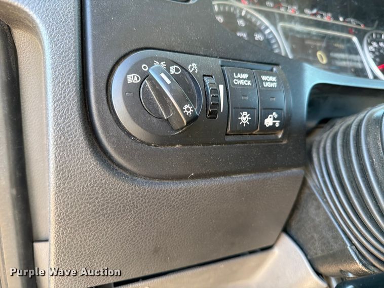 image for item ED5094 2019 International LT625 semi truck