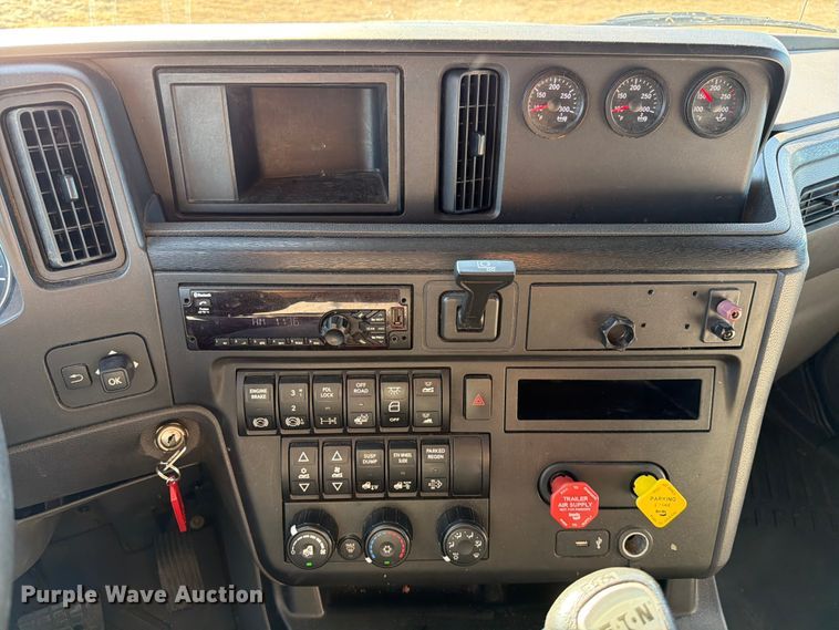 image for item ED5094 2019 International LT625 semi truck