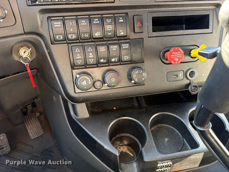 image for item ED5094 2019 International LT625 semi truck