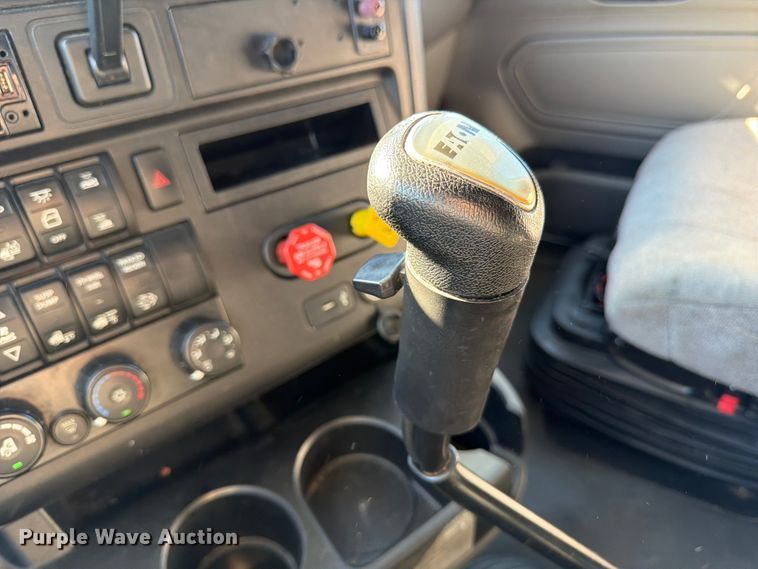 image for item ED5094 2019 International LT625 semi truck