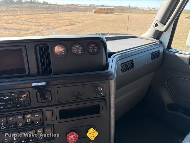 image for item ED5094 2019 International LT625 semi truck