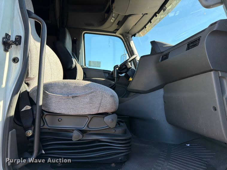 image for item ED5094 2019 International LT625 semi truck