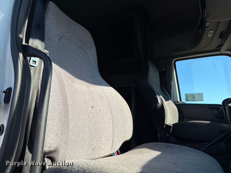 image for item ED5094 2019 International LT625 semi truck