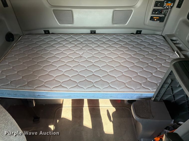 image for item ED5094 2019 International LT625 semi truck