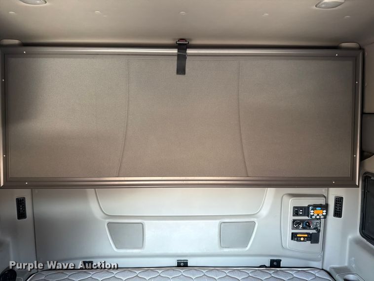 image for item ED5094 2019 International LT625 semi truck