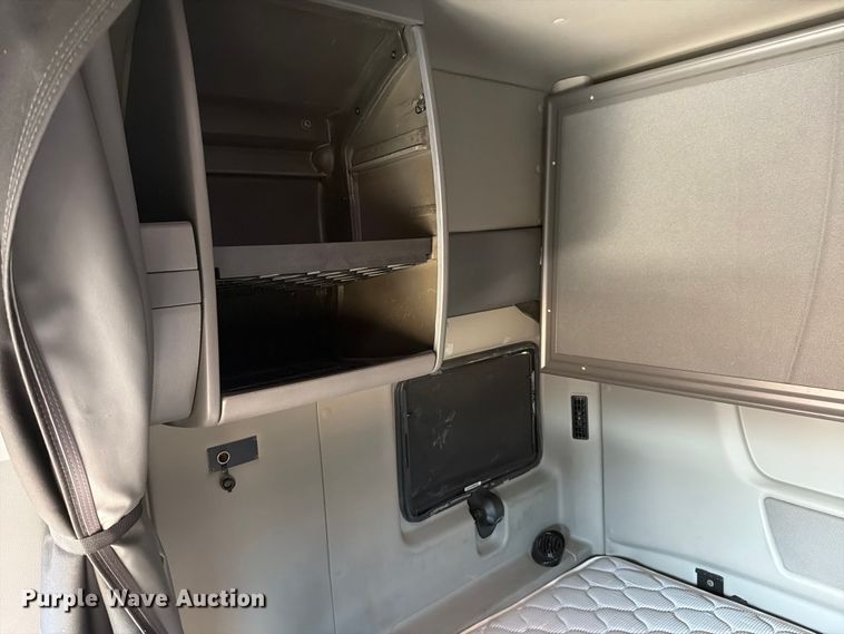 image for item ED5094 2019 International LT625 semi truck