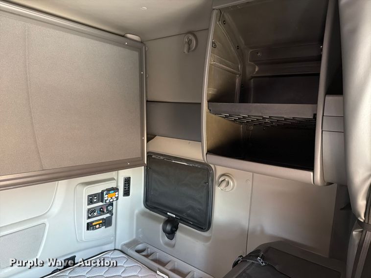 image for item ED5094 2019 International LT625 semi truck