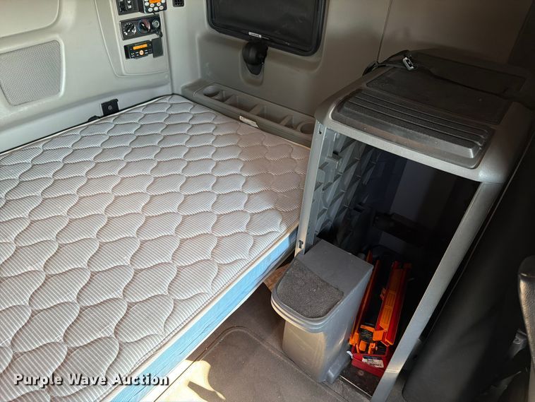 image for item ED5094 2019 International LT625 semi truck