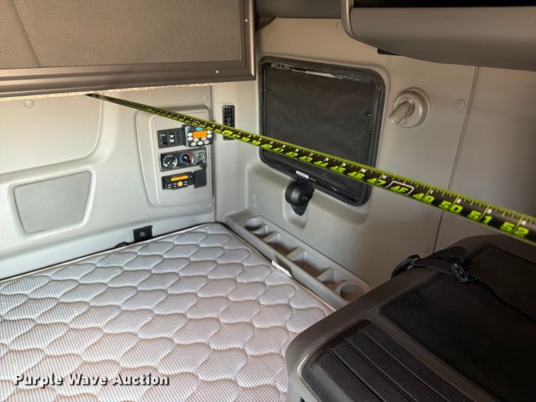 image for item ED5094 2019 International LT625 semi truck