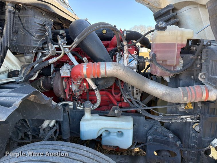 image for item ED5094 2019 International LT625 semi truck