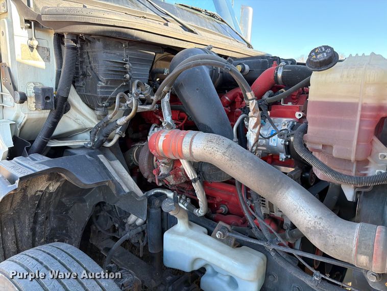 image for item ED5094 2019 International LT625 semi truck