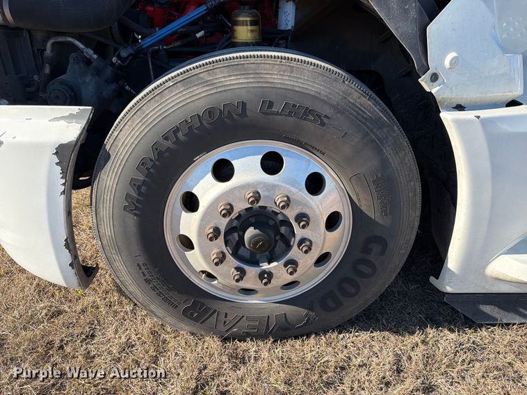 image for item ED5094 2019 International LT625 semi truck