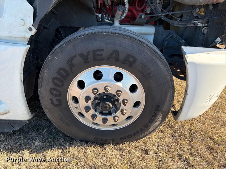 image for item ED5094 2019 International LT625 semi truck