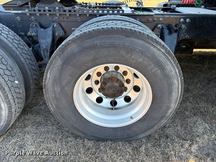 image for item ED5094 2019 International LT625 semi truck