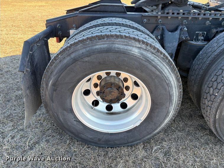 image for item ED5094 2019 International LT625 semi truck