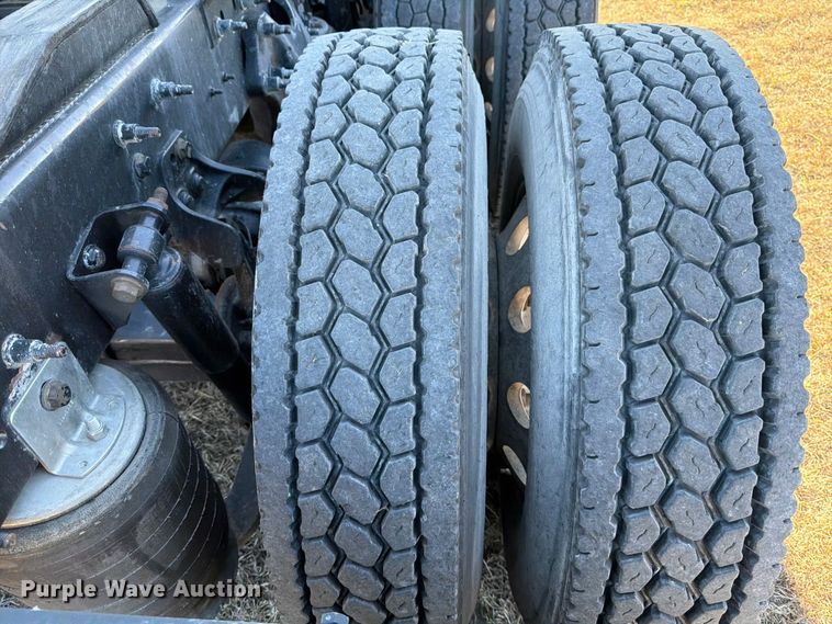 image for item ED5094 2019 International LT625 semi truck