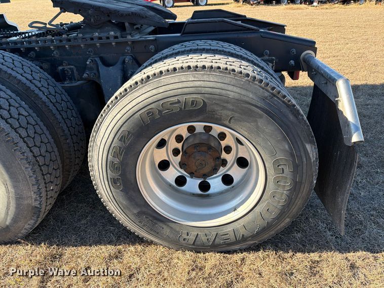 image for item ED5094 2019 International LT625 semi truck