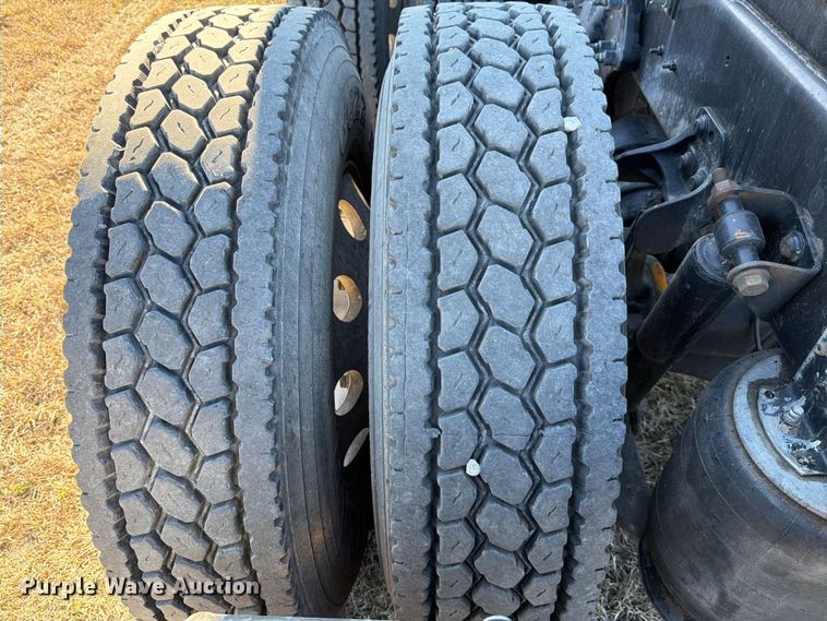 image for item ED5094 2019 International LT625 semi truck