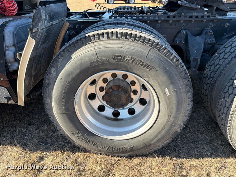 image for item ED5094 2019 International LT625 semi truck