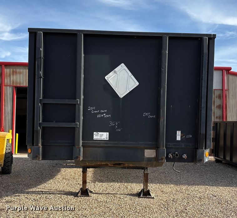 image for item EF6277 2011 Great Dane flatbed trailer
