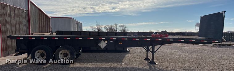 image for item EF6277 2011 Great Dane flatbed trailer