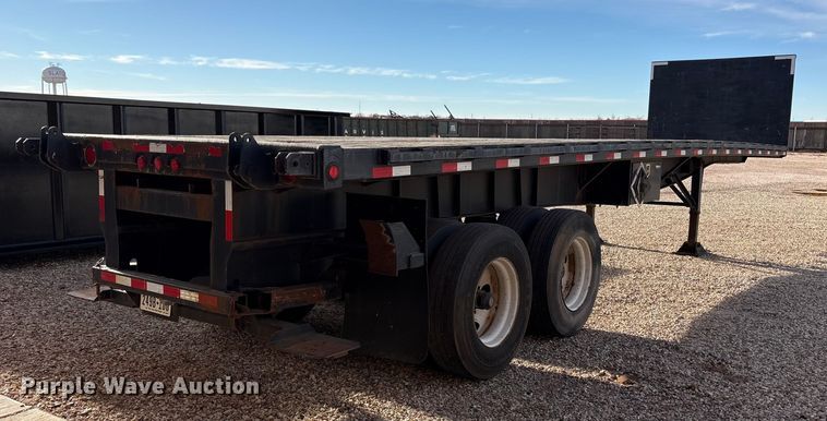 image for item EF6277 2011 Great Dane flatbed trailer