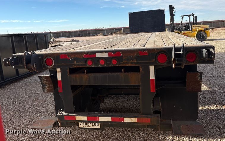 image for item EF6277 2011 Great Dane flatbed trailer