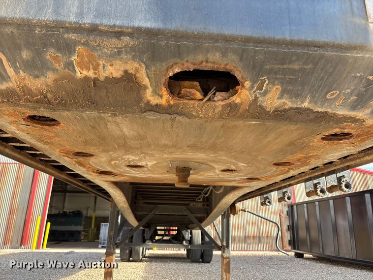 image for item EF6277 2011 Great Dane flatbed trailer