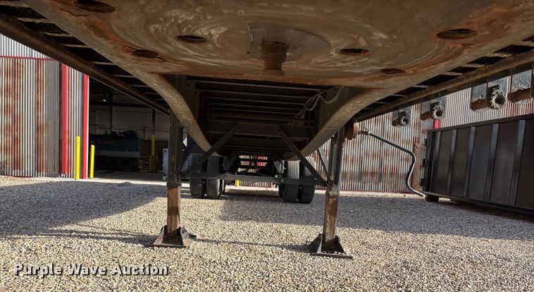 image for item EF6277 2011 Great Dane flatbed trailer