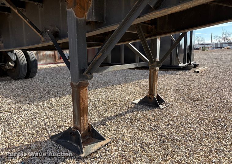 image for item EF6277 2011 Great Dane flatbed trailer