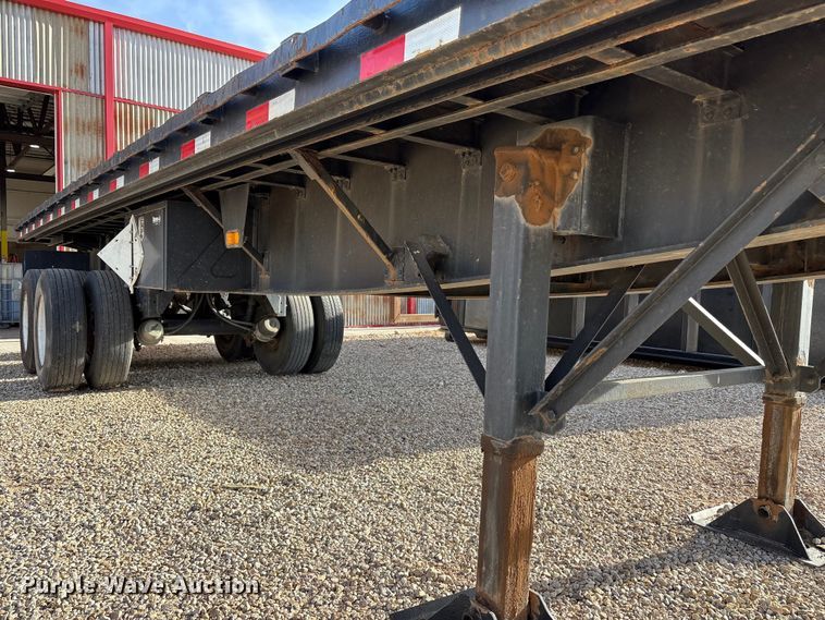 image for item EF6277 2011 Great Dane flatbed trailer