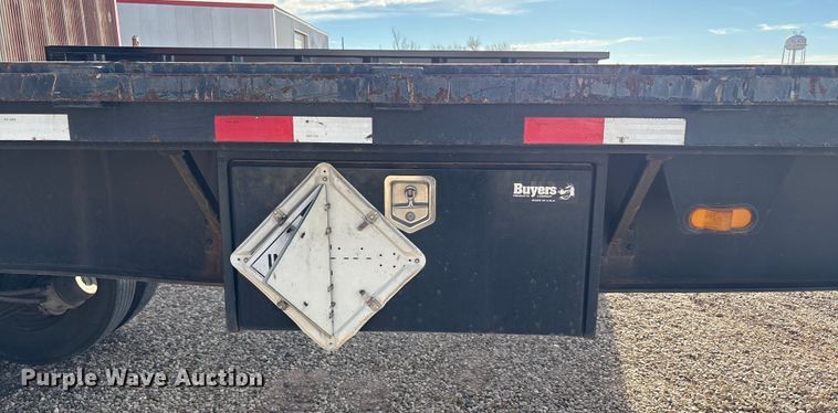 image for item EF6277 2011 Great Dane flatbed trailer