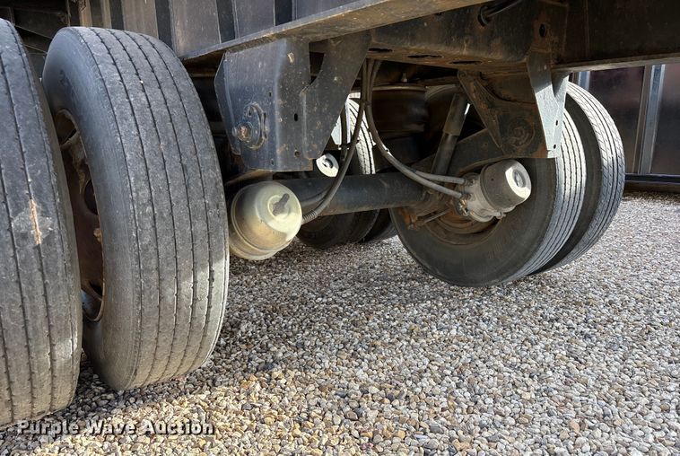 image for item EF6277 2011 Great Dane flatbed trailer