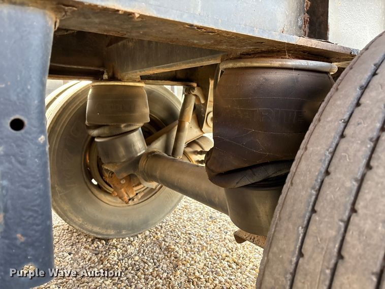 image for item EF6277 2011 Great Dane flatbed trailer