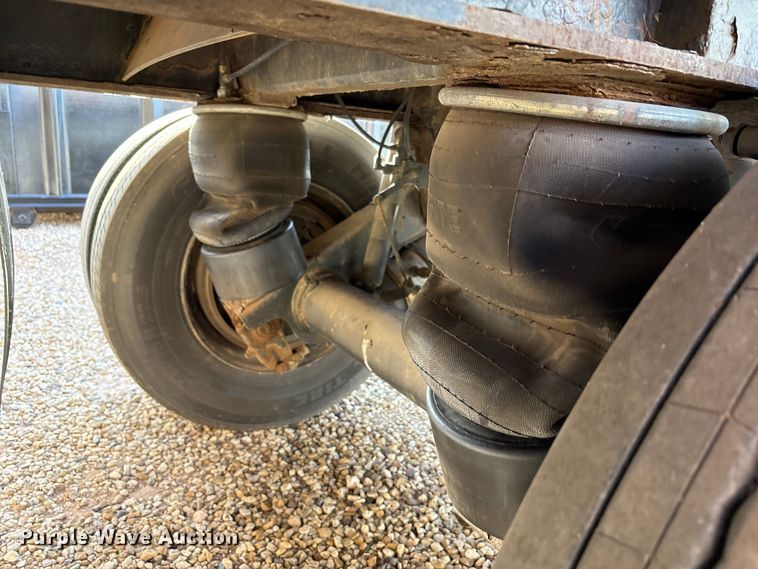 image for item EF6277 2011 Great Dane flatbed trailer